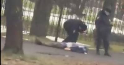 Шёл по улице и упал: на Невского в Калининграде нашли тело мужчины (видео)