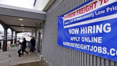 Всплеск пандемии COVID-19 привел к потере рабочих мест в США