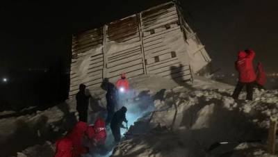 Членов семьи, попавшей под лавину в Норильске, нашли живыми