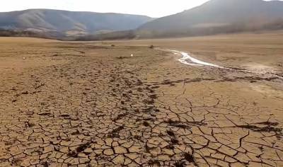 Воды больше нет: от водохранилища остался маленький ручеек — кадры экологической катастрофы в Крыму