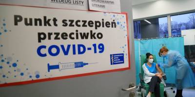 В медуниверситете Польши уволили двух чиновников на фоне скандала с внеочередной вакцинацией