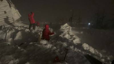 Отдыхающие под Норильском оказались заваленными снежной лавиной
