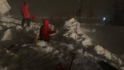 Еще два человека выбрались из-под снежных завалов в Норильске