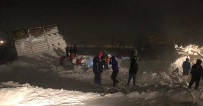 Женщину нашли под снежным завалом после схода лавины в Норильске