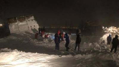 Видео спасательной операции под Красноярском, где лавина накрыла шесть домов
