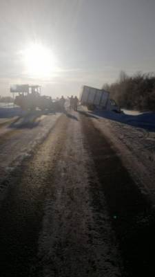 На трассе в Кемеровском районе грузовик оказался в кювете