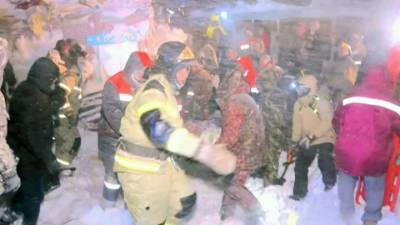 Спасатели обнаружили тело ребенка на месте схода лавины в Норильске