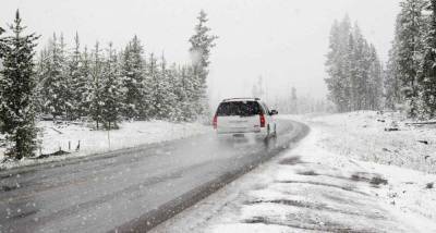 Автоэксперт рассказал водителям, как правильно путешествовать на машине зимой