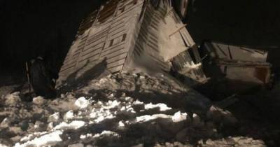 Схода лавины в России: под завалами снега нашли тела женщины и ребенка