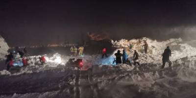 Снежная лавина накрыла горнолыжную базу в России: есть жертвы