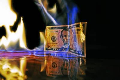 В Bloomberg анонсировали крах долларовой гегемонии – названа потенциальная замена валюте США