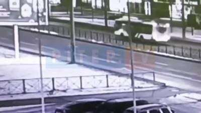Toyota Venza протаранила троллейбус на Ленинском проспекте