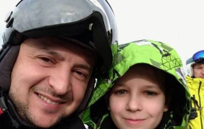 Все ближе к народу: Владимир Зеленский отдыхает на горнолыжном курорте в Буковеле