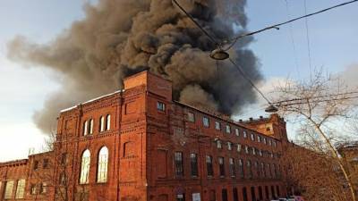 Пожарные локализовали горение постройки на Косой линии - piter.tv - Санкт-Петербург - район Василеостровский, Санкт-Петербург