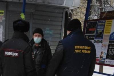 На остановках в Московском районе Рязани проверили соблюдение масочного режима