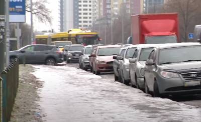 Мокрый снег и гололед: в каких регионах водителям надо быть предельно внимательными