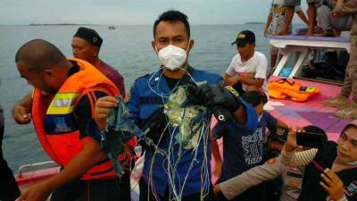Индонезийский Boeing 737-500 с пассажирами рухнул в море