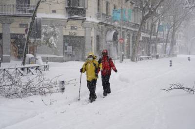Сильнейший снегопад парализовал жизнь Мадрида