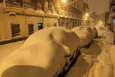 Испанию накрыл небывалый снежный шторм: трое погибших, отменены авиарейсы и футбол