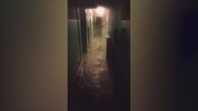 Три этажа омского общежития залило кипятком