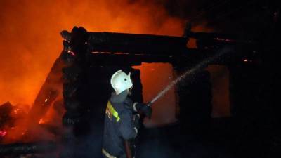 Семь человек погибли при пожаре в жилом доме под Тюменью