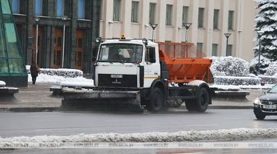 ГАИ настоятельно рекомендует водителям уступать дорогу снегоуборочной технике