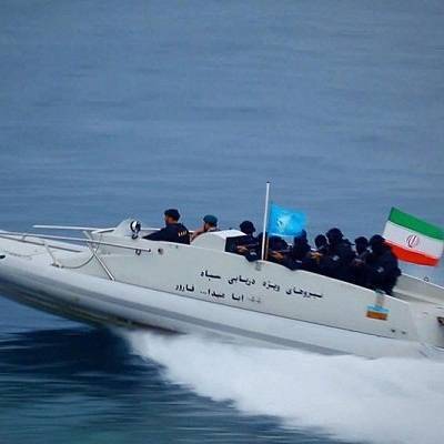 Корабли КСИР вышли на парад в Персидский залив