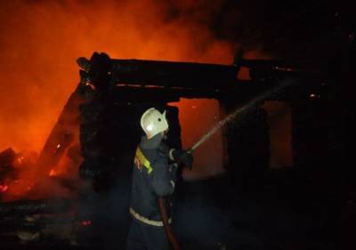 Семь человек погибли из-за пожара в частном доме в Тюменской области