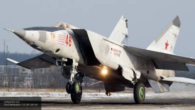 Уникальный советский самолет-перехватчик МиГ-25 заправляли чистым спиртом