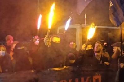 Украинские националисты набросились на польского посла после слов о Бандере