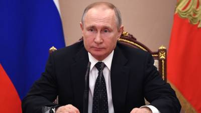 Путин присвоил работникам прокуратуры воинские звания и классные чины