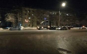 При наезде большегруза в Вологде пострадал водитель легкового автомобиля