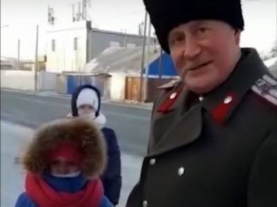 «Это казахская земля!»: казаку предъявили претензии за шинель с российским орлом