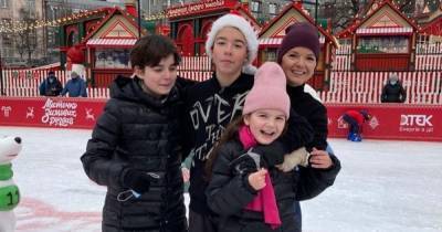 Маричка Падалко с детьми в локдаун устроила покатушки на коньках