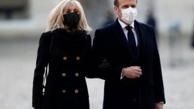 Супруга президента Франции Макрона заболела COVID-19