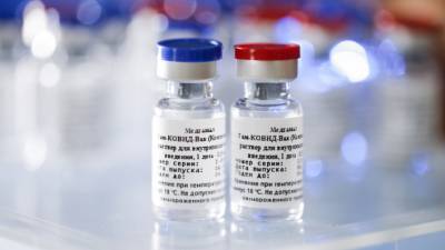 Журналист The New York Times привился российской вакциной от коронавируса