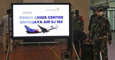 Падение самолета в Индонезии: Boeing 737 не подавал сигнал бедствия