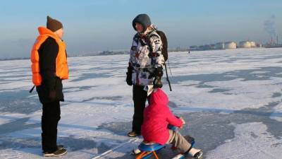 За выход на лёд в Петербурге оштрафовали ещё 10 рыбаков