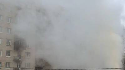Три этажа жилого дома в Омске залило кипятком