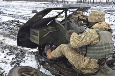 Киевские боевики устроили показательную стрельбу у поселка Луганское