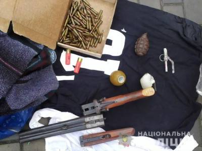 В Херсонской области полицейские нашли у мужчины в сумке боеприпасы. Задержанный сказал, что нашел их на улице