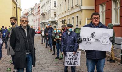 Как пандемия расширяет социальную пропасть в Латвии