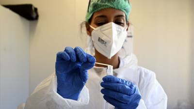 Во Франции за сутки выявлено более 20 тысяч случаев коронавируса