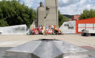 Россиянин пытался сжечь венки на мемориале «Скорбящая мать»