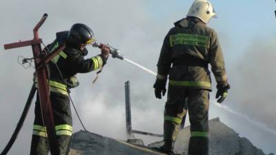 Крупный пожар в камчатском селе потушили