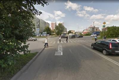 Машину разорвало при ударе об столб в Екатеринбурге