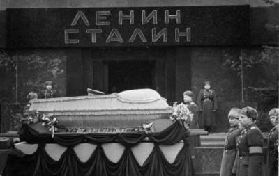 Зачем китайцы в 1961 году хотели забрать себе тело Сталина