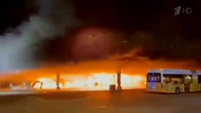 Крупный пожар произошел в одном из автобусных парков германского Штутгарта