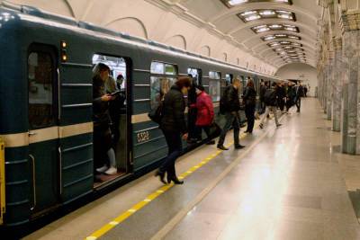Станция метро «Зенит» начала работать только по выходным