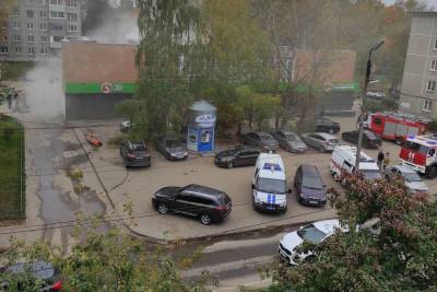 На улице Космонавтов в Рязани загорелся супермаркет «Пятёрочка»